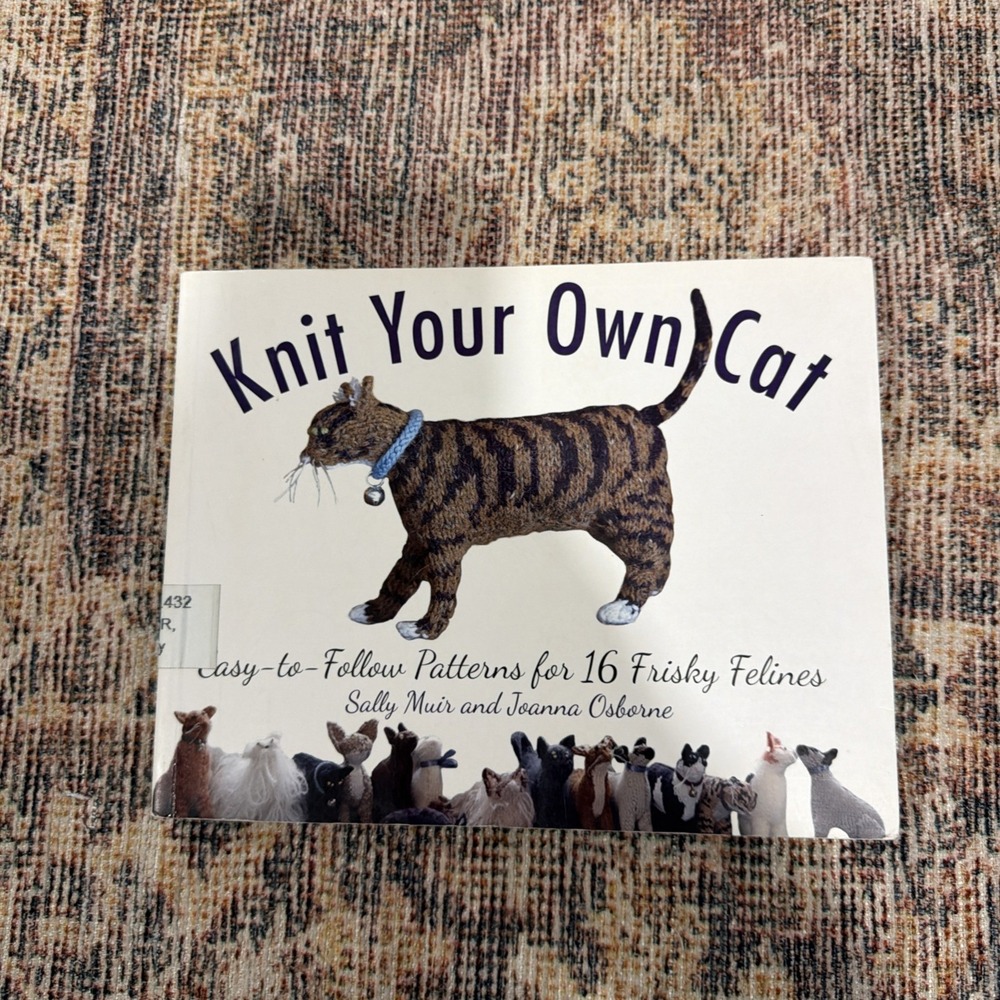 Knit Your Own Cat: Easy-to-Follow Patterns for 16 Frisky Felines 2011 Great Pix